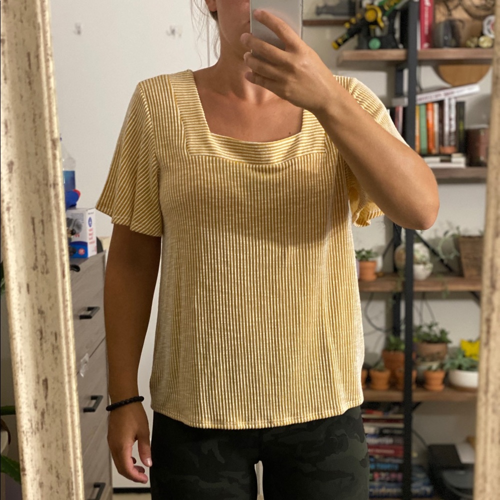 NWOT sunflower 🌻 yellow top